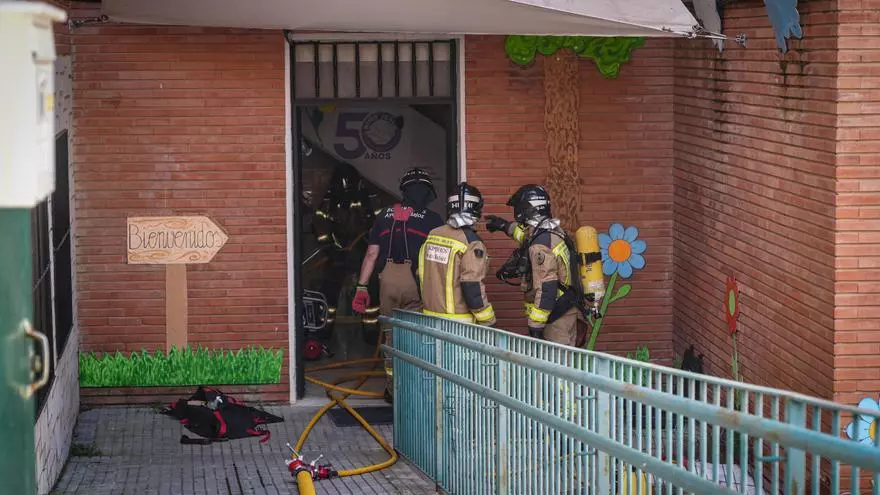 EN VÍDEO | Incendio en Los Maristas de Badajoz: Los niños han tenido que ser evacuados