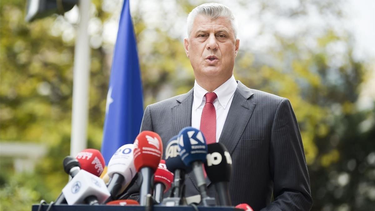 El presidente de la República de Kosovo anuncia su dimisión ante la prensa
