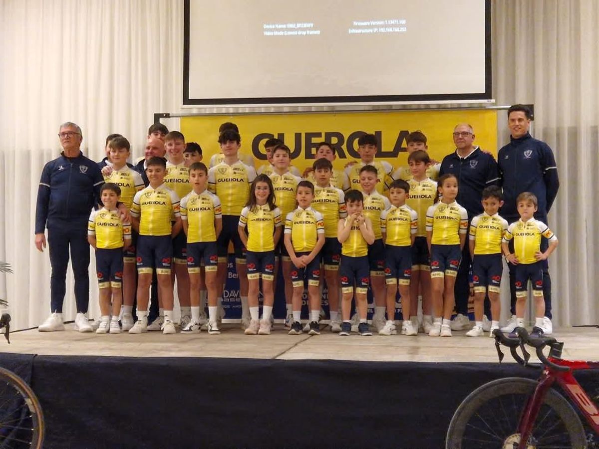 Corredores de la escuela del Club Ciclista Ontinyent.
