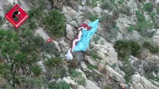 Herido grave un parapentista tras quedar colgado en una ladera de Calp