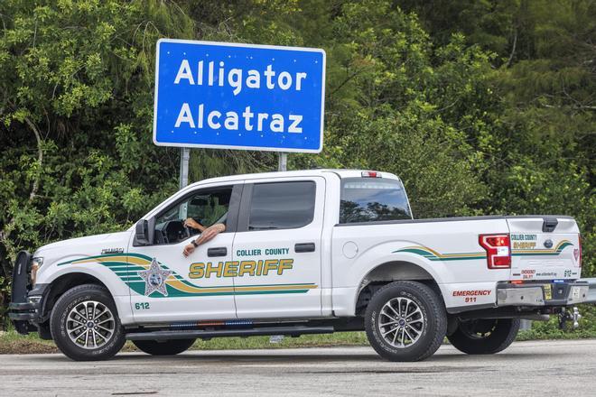 Cierra el polémico centro migratorio 'Alcatraz de los Caimanes', emblema de la política de deportaciones de Trump