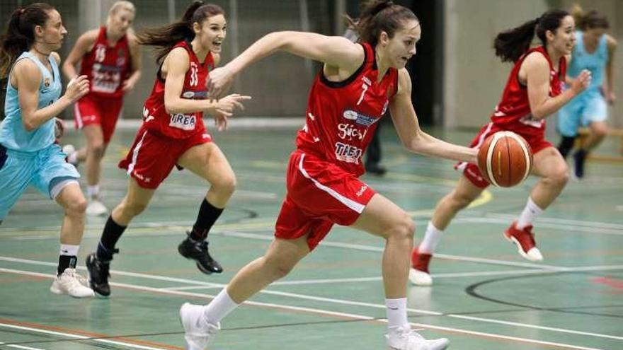 Sangalli, con el balón, en un contraataque del Basket Mar.