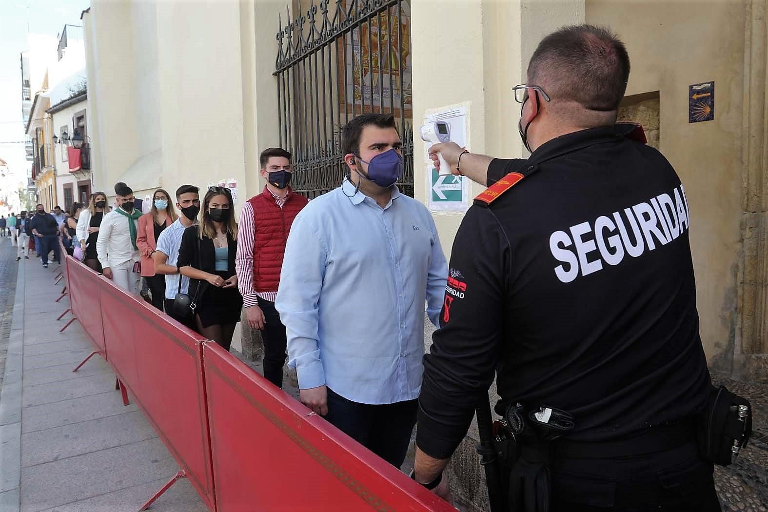 Las Penas de Santiago recibe una gran afluencia de público