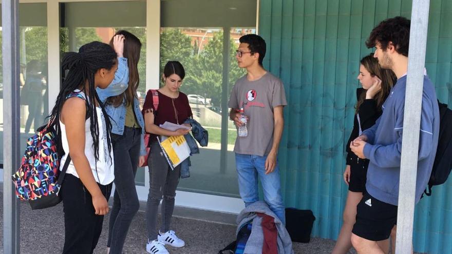 Estudiants, durant la selectivitat a Manresa