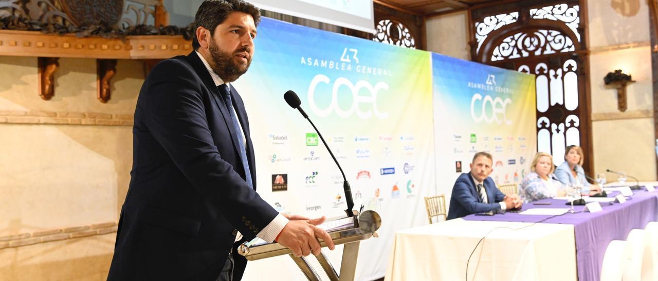 López Miras, en la clausura de la Asamblea General de la Confederación Comarcal de Organizaciones Empresariales de Cartagena.