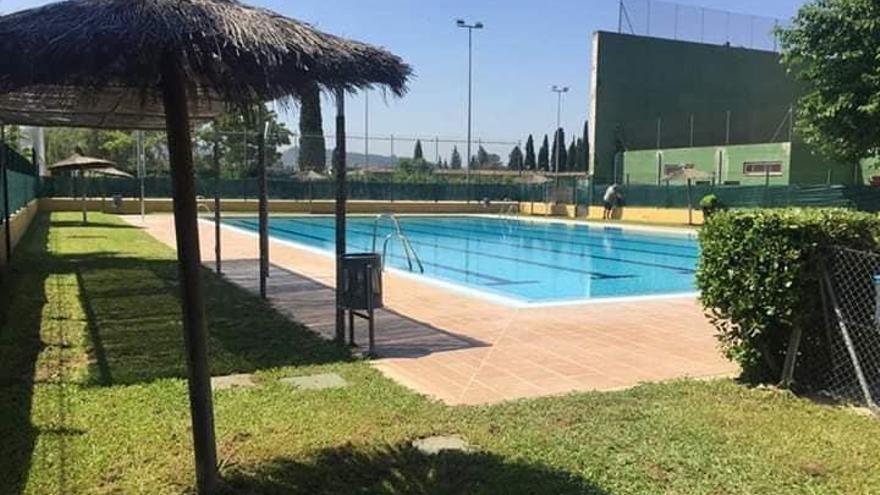 Alcàntera prescindirá de la piscina al considerarla &quot;un foco de contagio&quot;