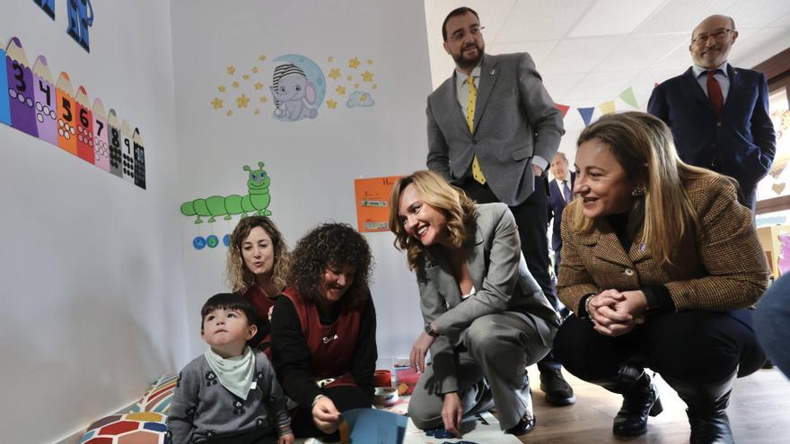 La ministra de Educación, Pilar Alegría, de visita en Asturias.