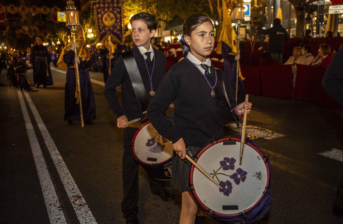 Procesión nocturna de la Hermandad Penitencial Stabat Mater en el Martes Santo de Alicante