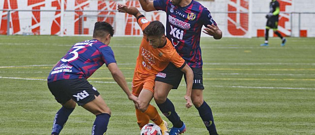 El Atzeneta ante el Yeclano, en la pretemporada.