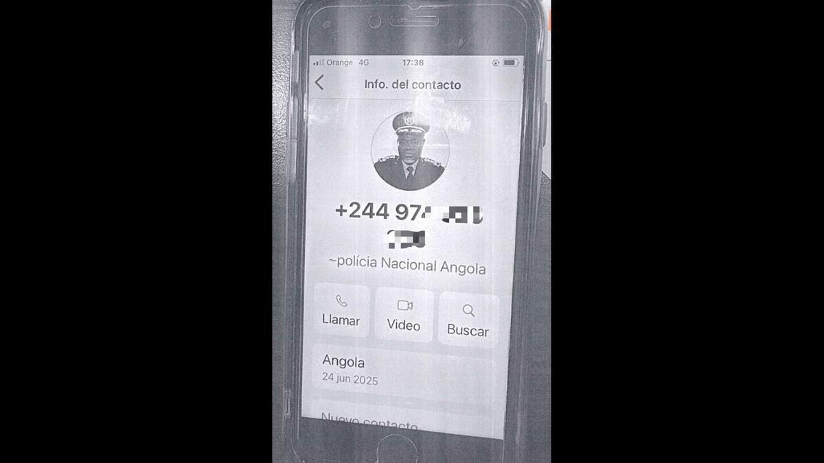 Policía Angola