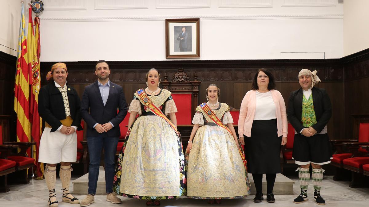 Las Falleras Mayores en el Ayuntamiento de Sagunt