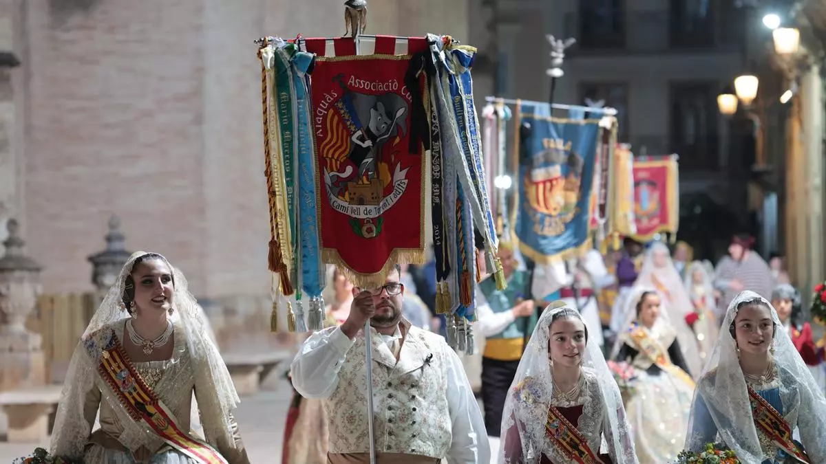 Las fallas de los municipios de la dana en la Ofrenda de València: "Ha sido una experiencia inolvidable"