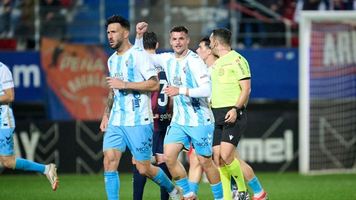 Rafa Rodríguez celebra su primer tanto con el Málaga CF.
