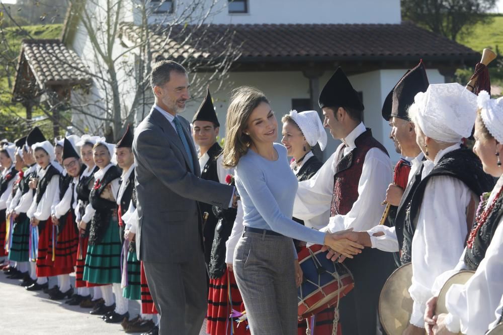 Los Reyes visitan Poreñu, Pueblo Ejemplar 2017