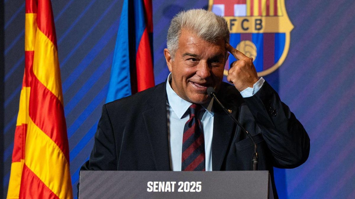 Joan Laporta, en un acte davant el Senat del Barça, format pels socis més veterans.