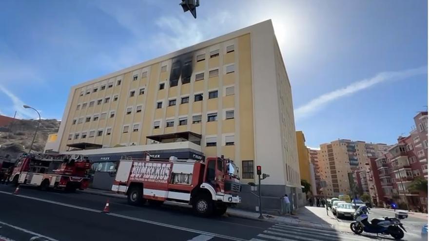 Arde una vivienda en el edificio Flex de Las Palmas de Gran Canaria en el 50 aniversario del incendio de la fábrica