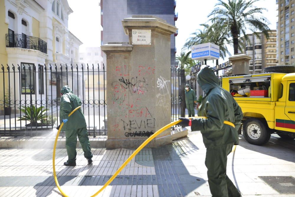 El Ejército entrega alimentos en el barrio Peral