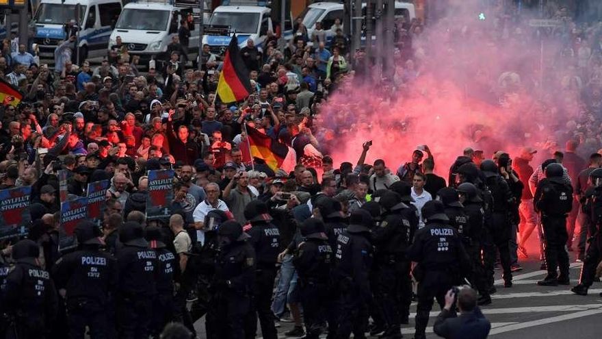 Miles de neonazis se movilizan en Alemania contra los inmigrantes