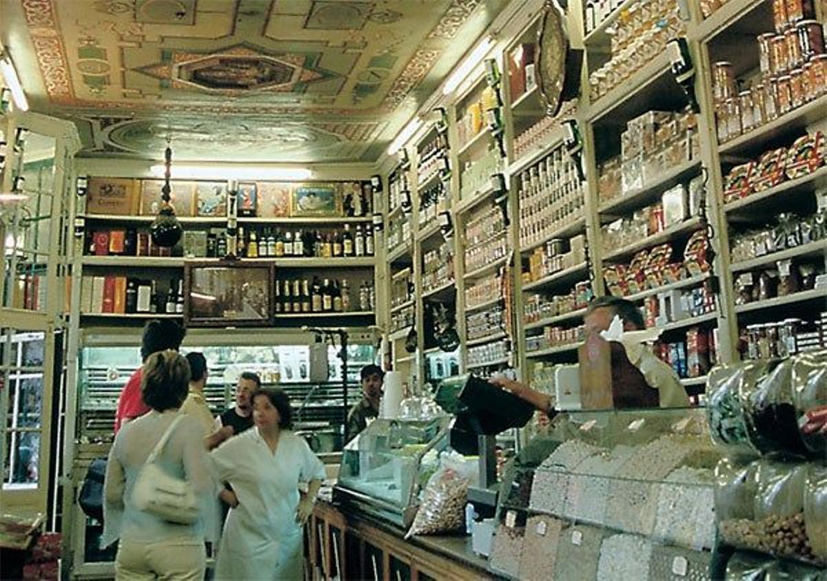 La caprichosa, considerada la tienda más antigua de España.