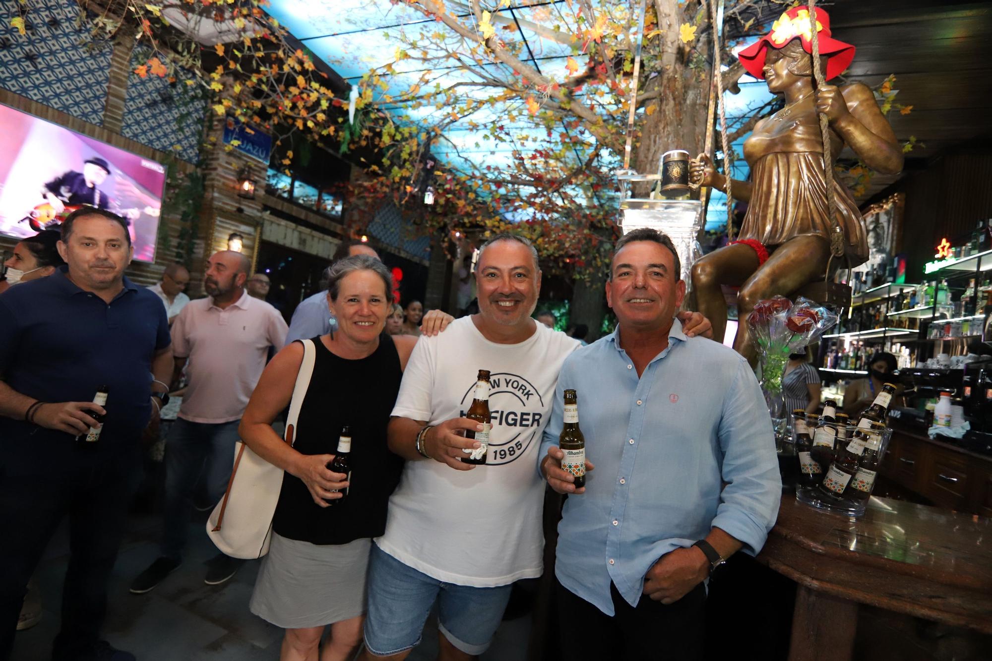 Cafetería Iguazú inaugura un grifo de cerveza hecho con una escultura de bronce