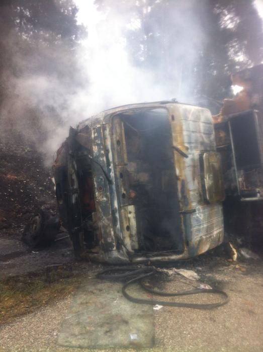 Accidente de un camión en la A-8 a la altura de Villaviciosa