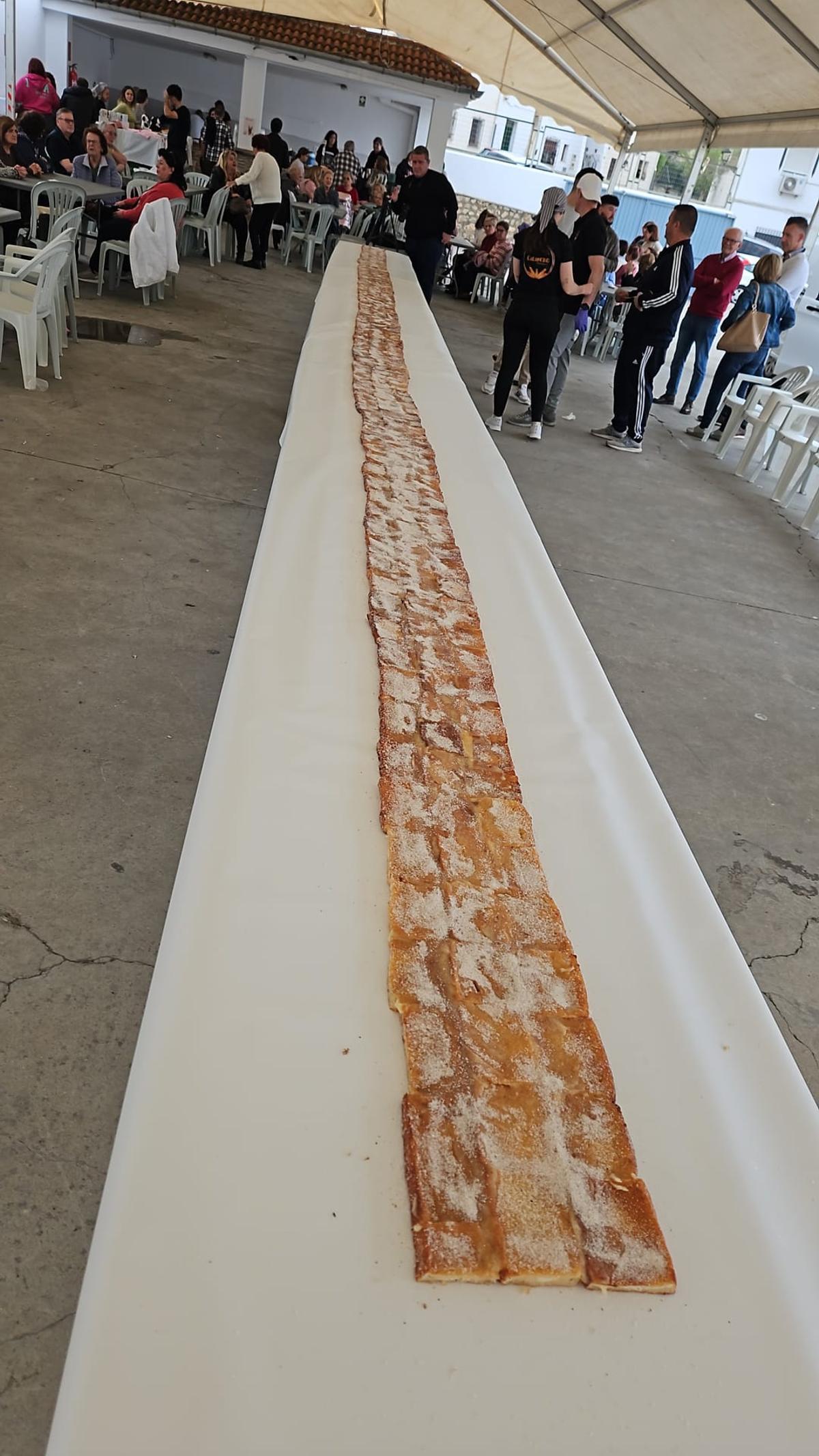 Cuevas de San Marcos romperá su propio récord y creará una torrija gigante de 15 metros