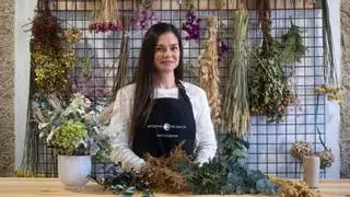 Los viejos oficios: Verónica Souto, artesana de flor seca y preservada
