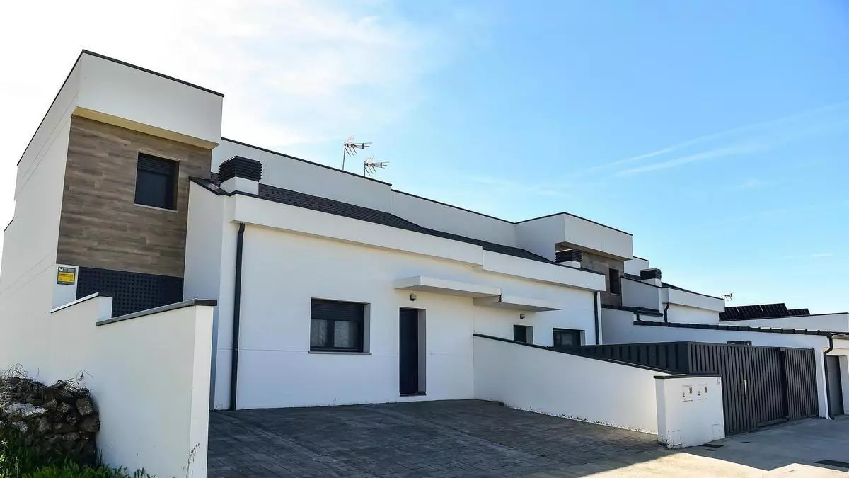 El tirón de Oliva de Plasencia: casas nuevas vendidas sobre plano y compradores que llegan de Madrid o el País Vasco