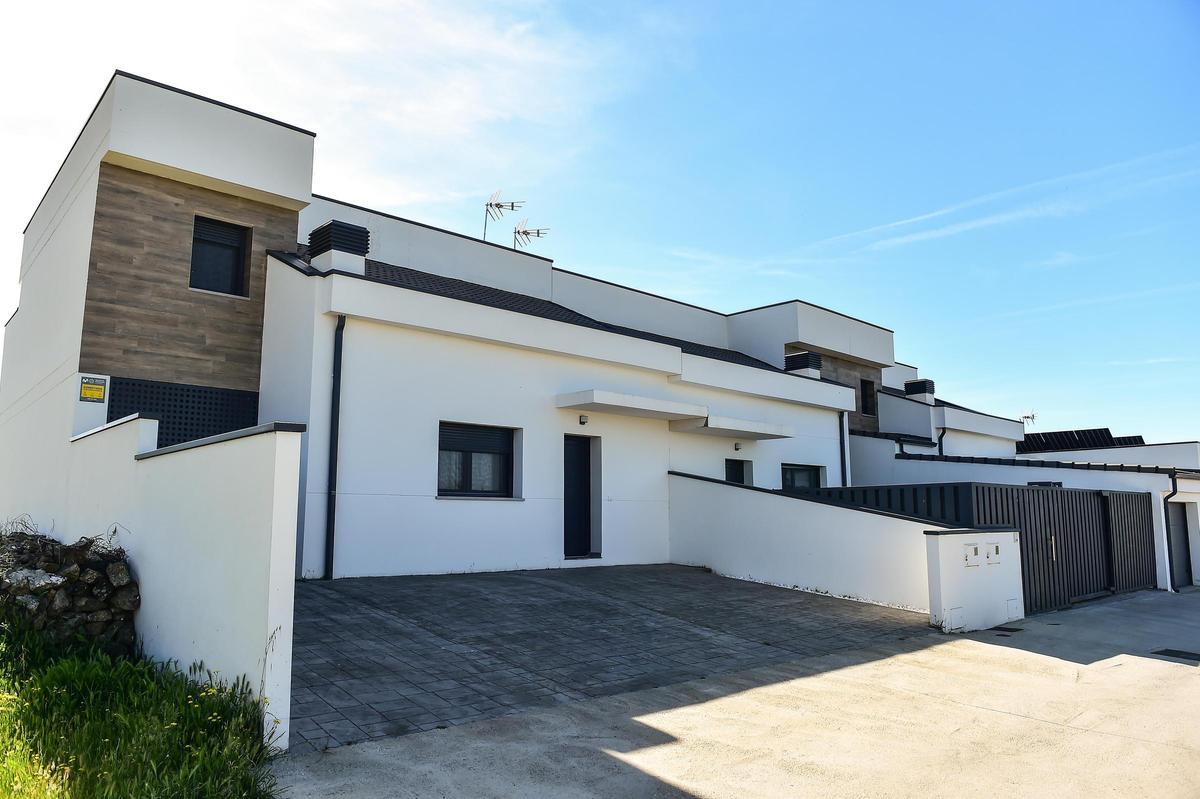 Fotogalería | El tirón de la vivienda nueva en Oliva de Plasencia Fotogalería | El tirón de la vivienda nueva en Oliva de Plasencia