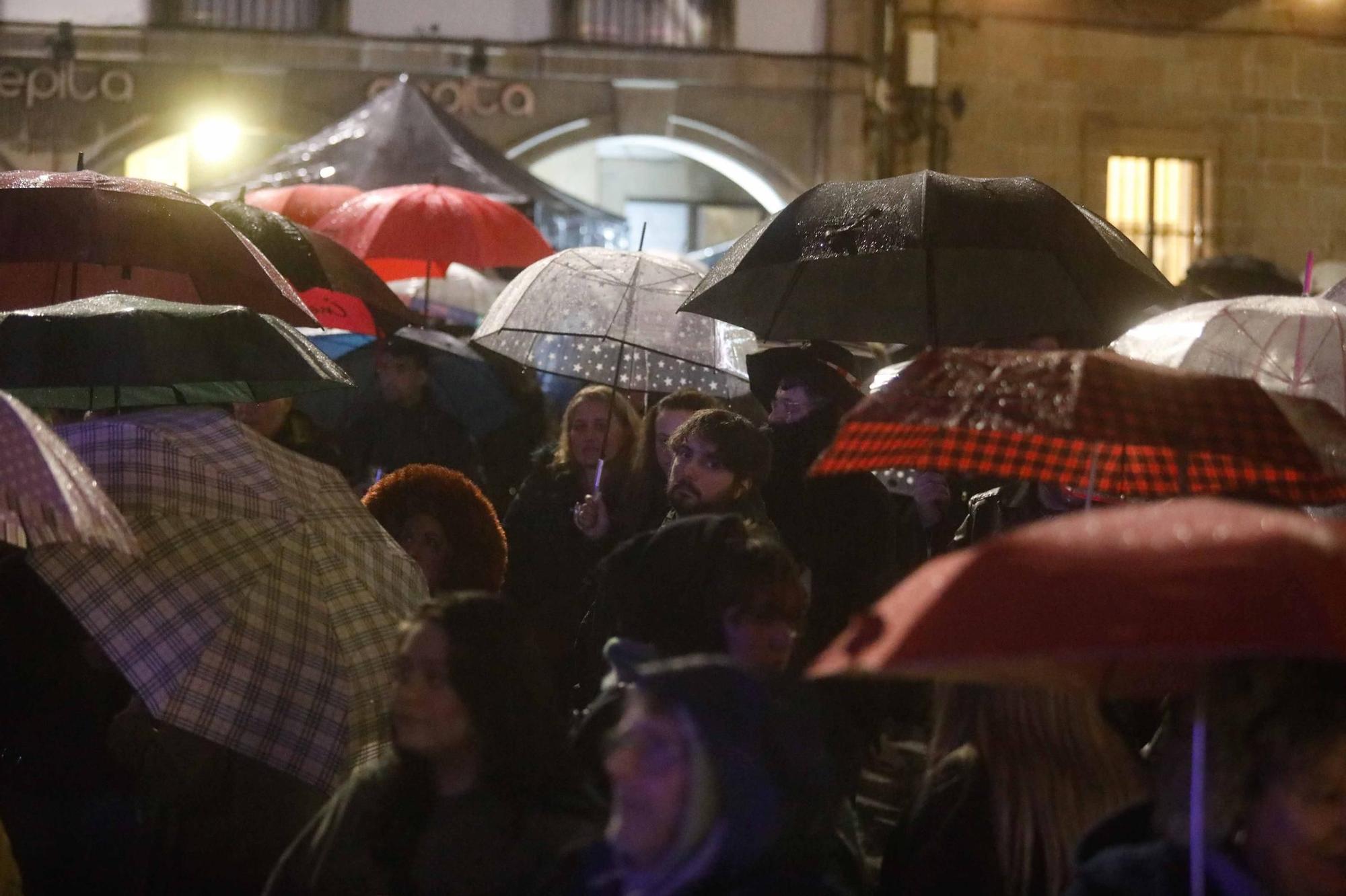 EN IMÁGENES: El concierto de "Mojinos Escozíos" en el Antroxu de Avilés