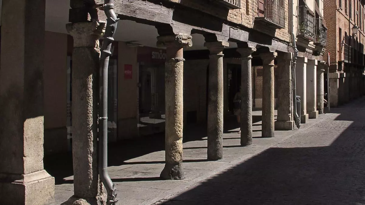 ¿Sabías que la calle Mayor de Alcalá de Henares es la vía con soportales más larga de Europa?