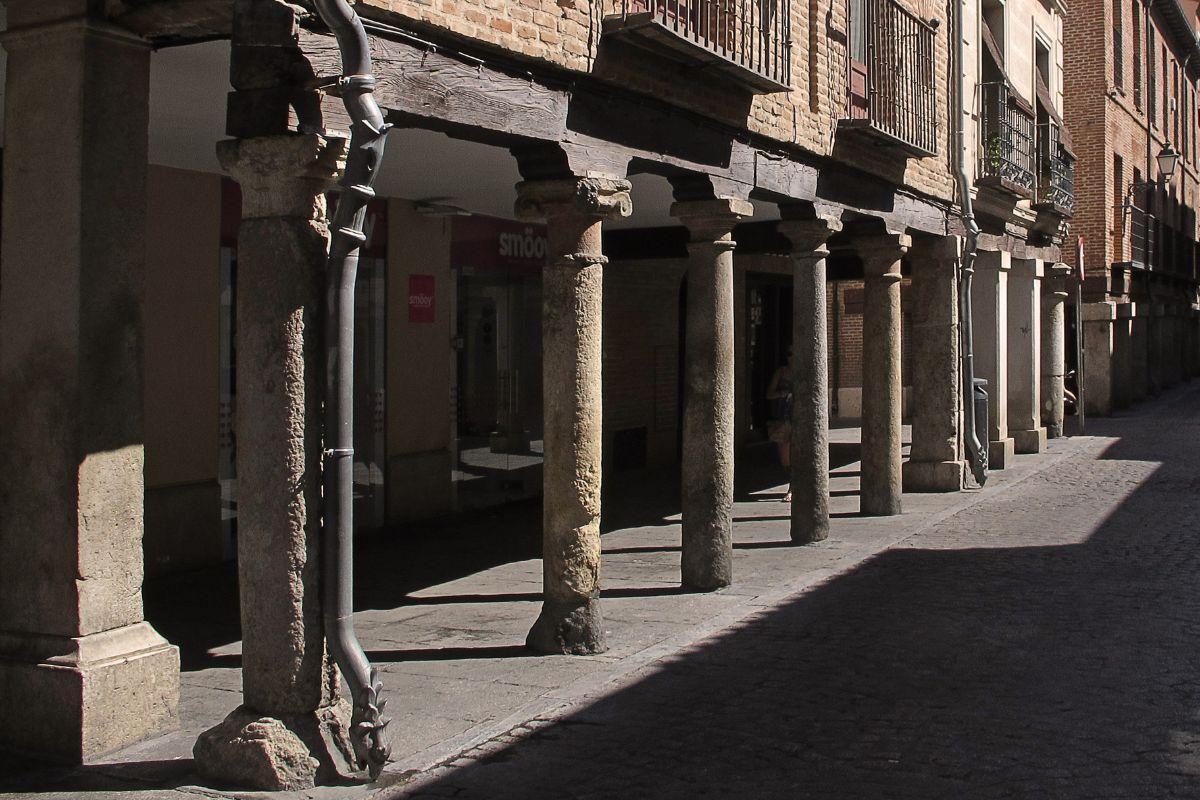 La calle Mayor de Alcalá es la vía con soportales más larga de Europa