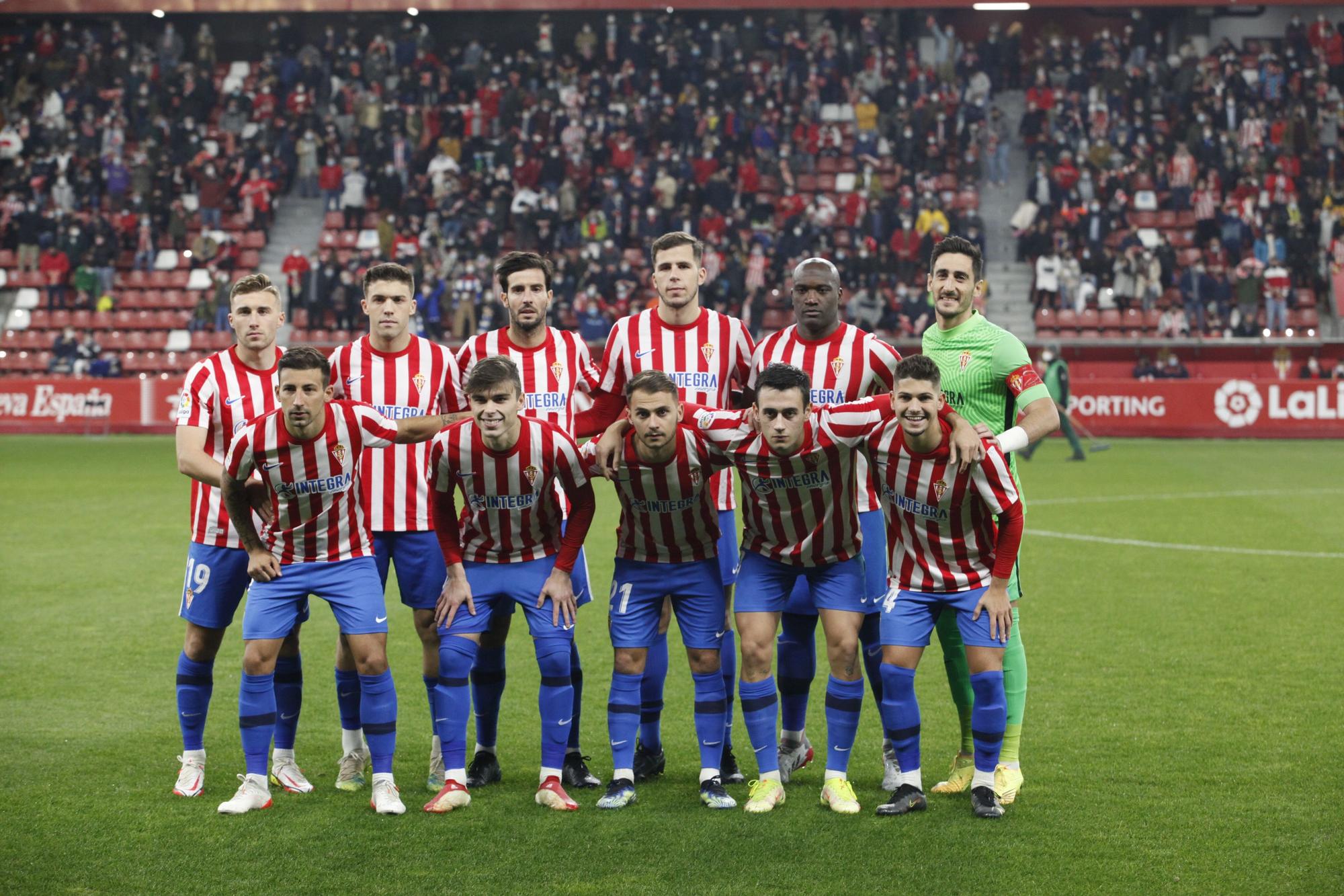 El partido entre el Sporting y la Real Sociedad B, en imágenes