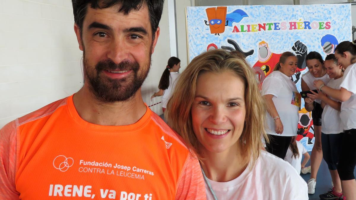 Mari Ángeles y Juan Luis, miembros de la asociación benéfica a la que se destina la recaudación