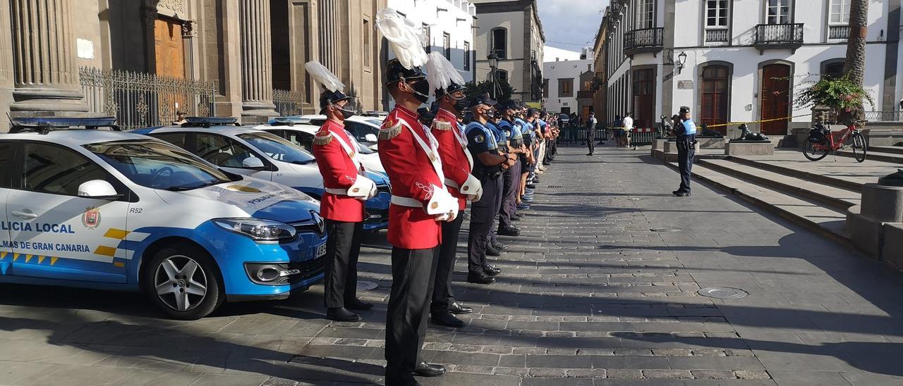 Acto de imposición de medallas a la Policía Local en el día del Cristo de la Vera Cruz