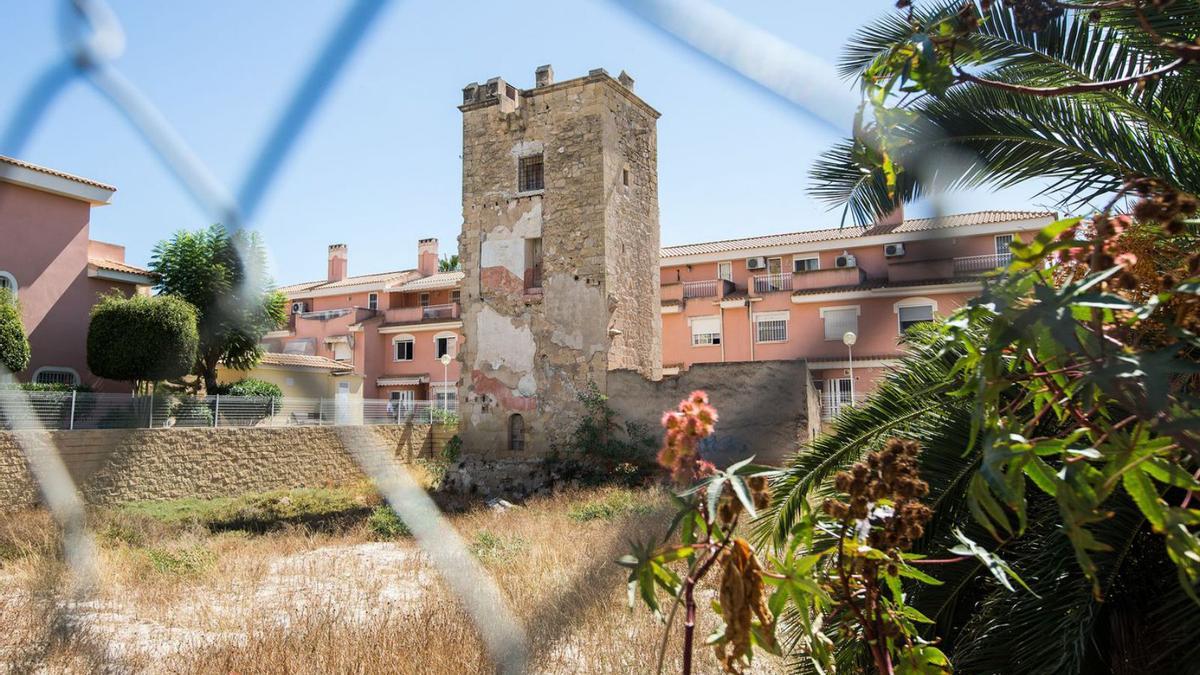 Torre Placia, cuyo traslado está previsto por el Ayuntamiento, sin fecha, en su actual ubicación. | RAFA ARJONES