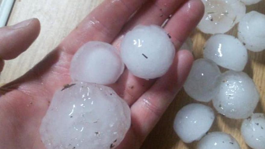 Granizo caído en Vilafranca. Foto: Vanessa Prats