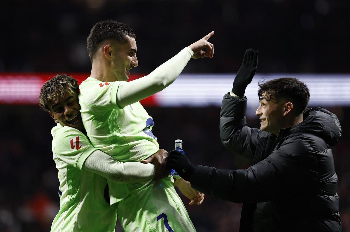 Ferran Torres celebra uno de sus dos goles frente al Atlético.