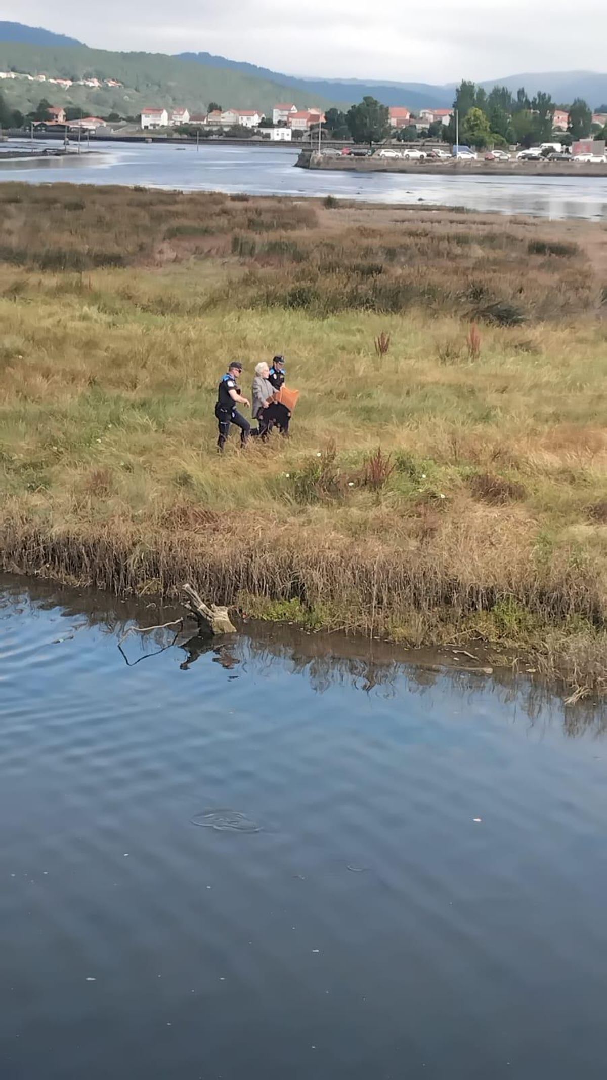 La Policía Local acudió para pedir a Serafín Marcos que se retirase.