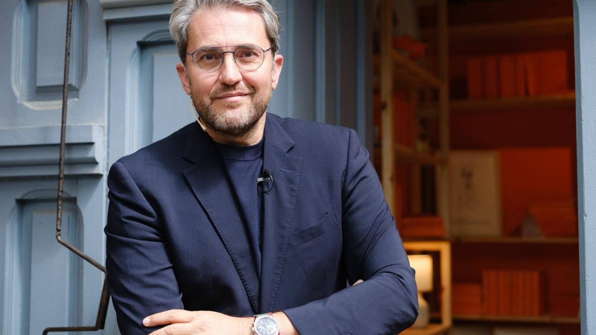 Entrevista a Máximo Huerta por su nueva novela, 'Mamá está dormida'