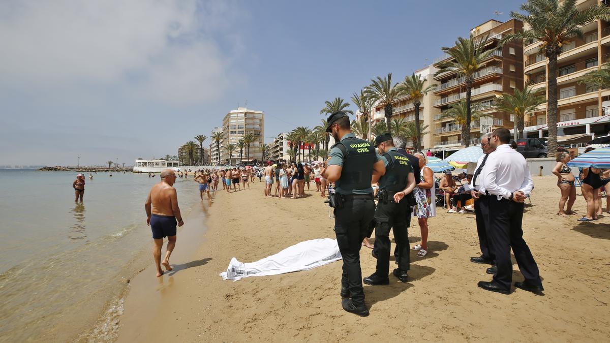 Bañista fallecido en la playa del Cura de Torrevieja este miércoles