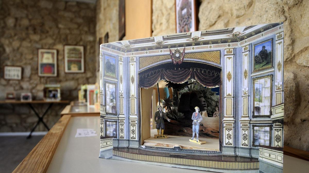 Un teatro de papel realizado por Carmen Domech para el Festival de Títeres Galicreques 2015.