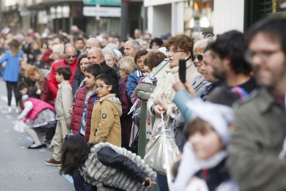 Desfile de carrozas el Lunes de Pascua en Avilés