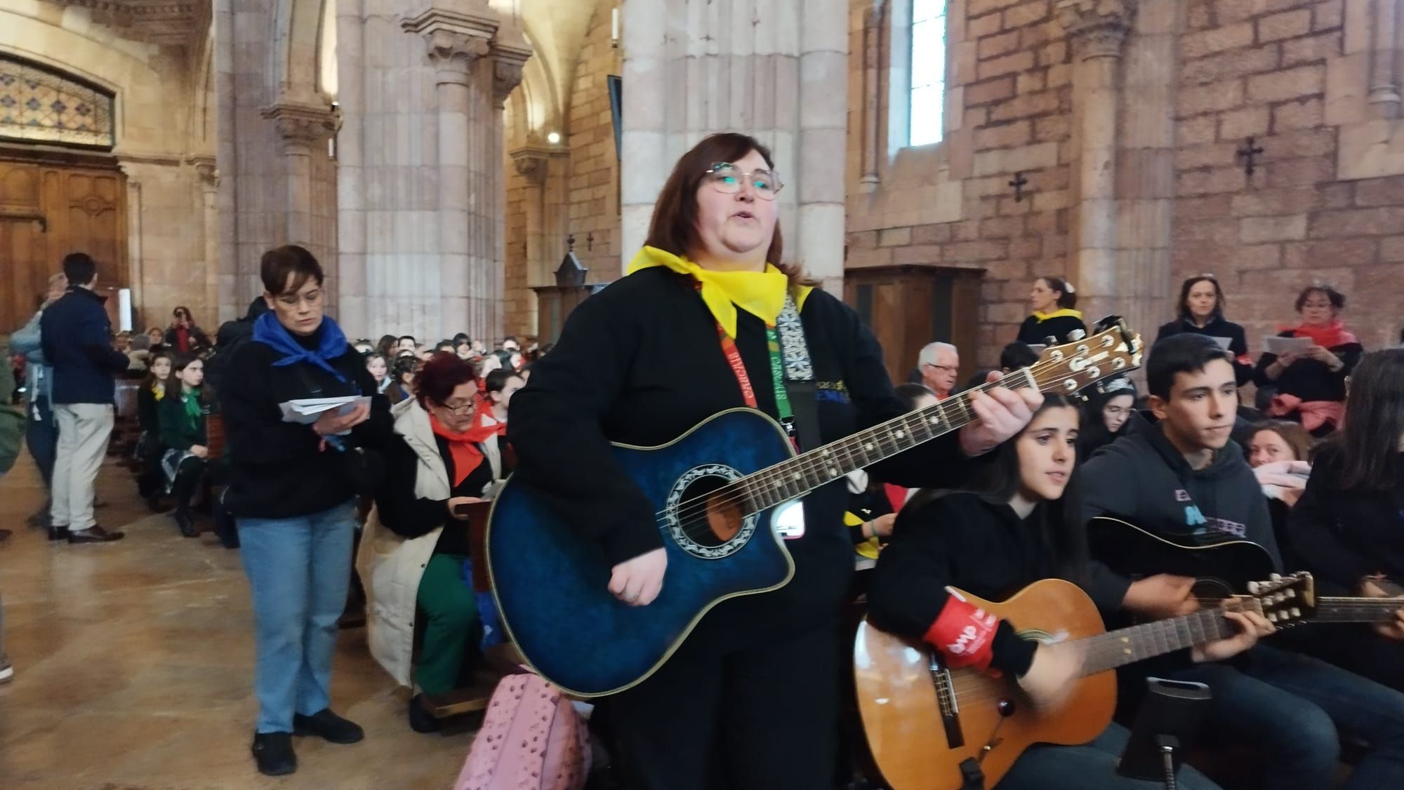 Colegios y parroquias de Asturias se dan cita en Covadonga por el 18 Festival de Canción Misionera