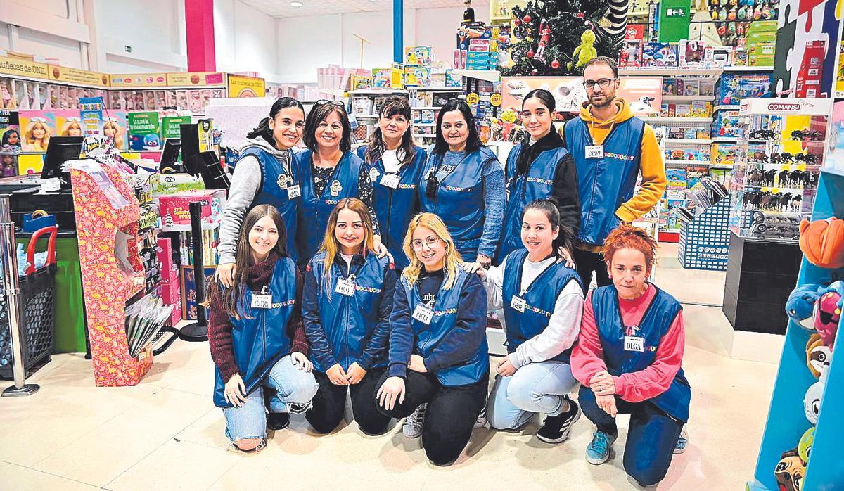El equipo de Todojuguete da la bienvenida a su plantilla a  Irene, Olga, Marta, Paula, Adrián, Claudia y Saray.