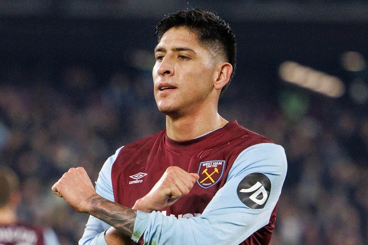 Edson Álvarez celebra un gol con el West Ham