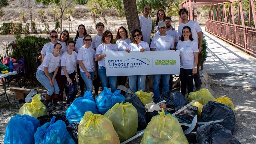 Grupo Silvoturismo recoge más de 200 kg de basura en el cauce del río Vinalopó a su paso por Elda