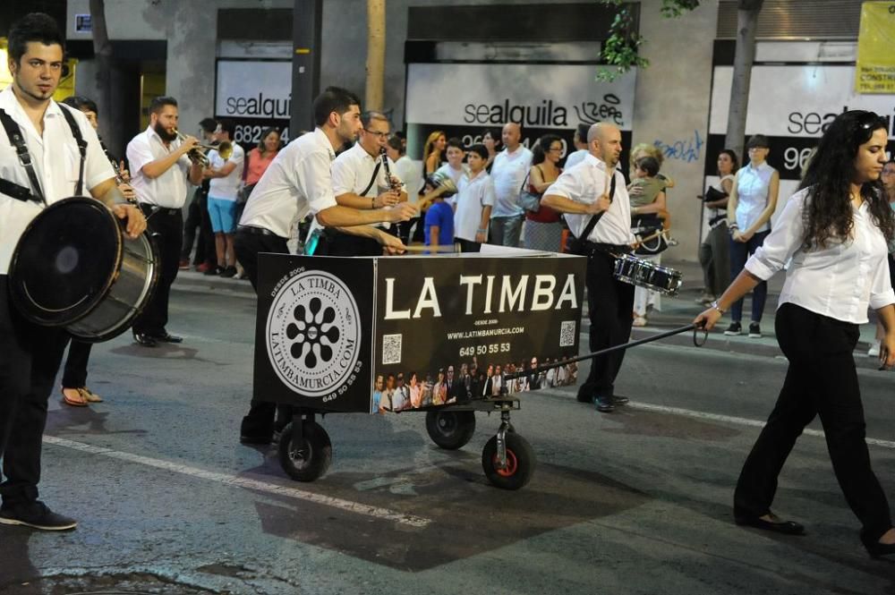 Desfile de Moros y Cristianos por las calles de Mu