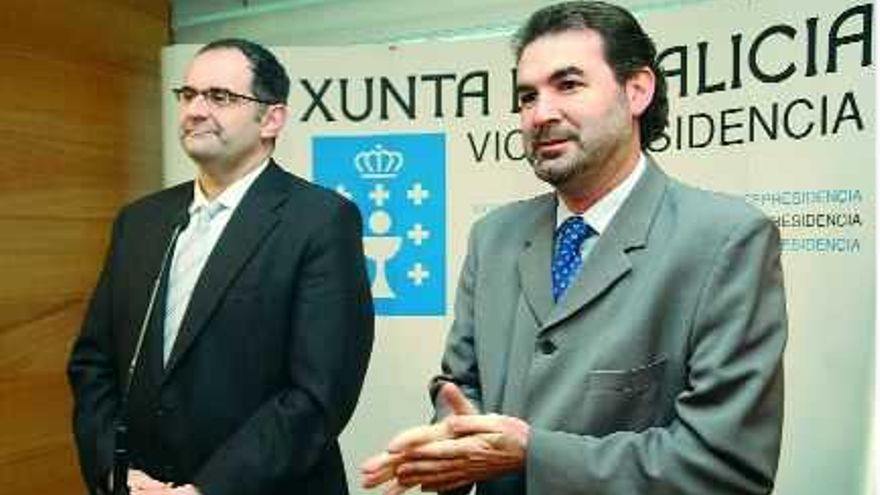 Antón Losada y Anxo Quintana, en la sala de reuniones de Vicepresidencia. / jorge leal