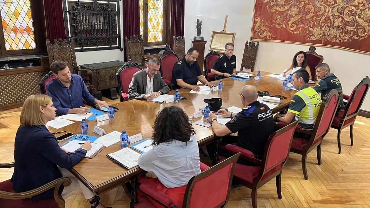 El Ayuntamiento desplegará un dispositivo preventivo y coordinado en el Recinto Ferial, el centro histórico y las principales zonas de actividad festiva